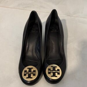 Tory Burch Black Pumps with Gold Logo